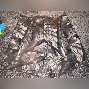 Men’s mossy oak under Armour shorts